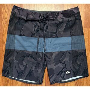 Quiksilver Highlite Arch Board Shorts Tarmac Camo Mens 33 8" Beach Swim Trunks